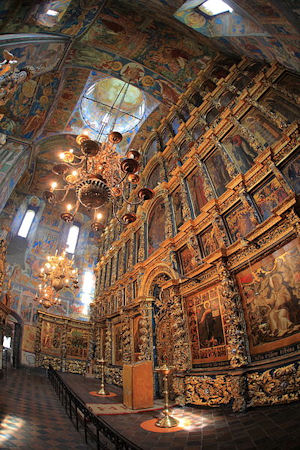 400px-Inside_of_Church_of_Elijah_the_Prophet_in_Yaroslavl.jpg